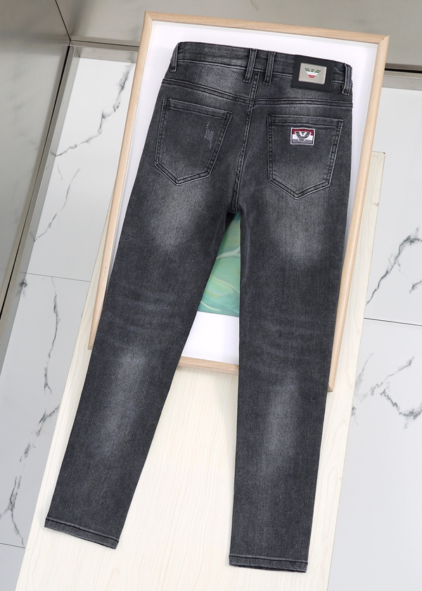 ブランドジーンズ側面デザイン